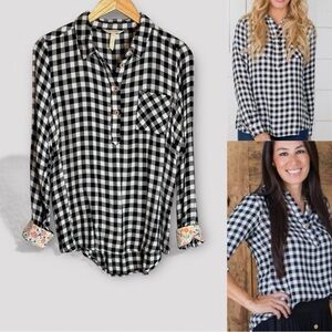 Matilda Jane x Joanna Gaines Gingham Flannel Tunic M
Cute Floral Cuffs